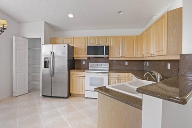 Real little gem in Valencia Isles! Move in condition with - photo 17