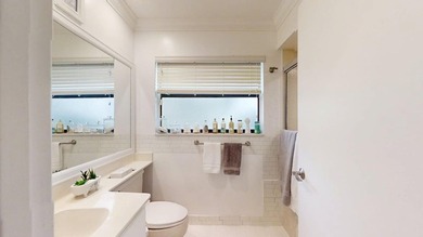Spacious 2-bedroom, 2.5-bath corner unit located in a desirable - photo 18