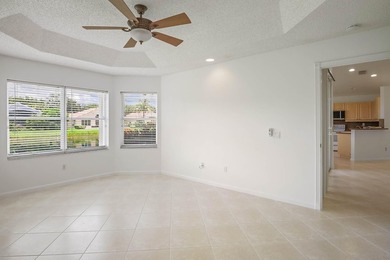 Real little gem in Valencia Isles! Move in condition with - photo 21
