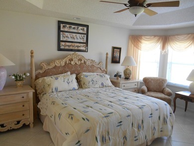 Real little gem in Valencia Isles! Move in condition with - photo 22