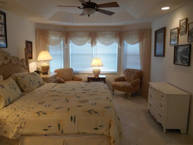 Real little gem in Valencia Isles! Move in condition with - photo 23