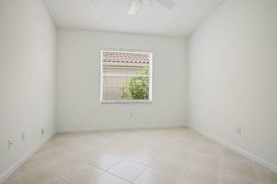 Real little gem in Valencia Isles! Move in condition with - photo 27