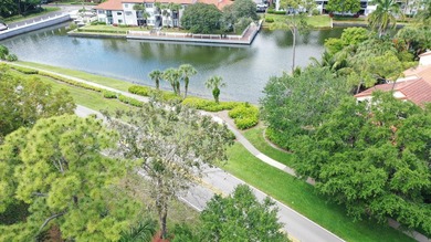 Spacious 2-bedroom, 2.5-bath corner unit located in a desirable - photo 30