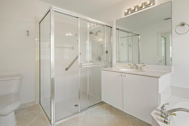 Real little gem in Valencia Isles! Move in condition with - photo 31