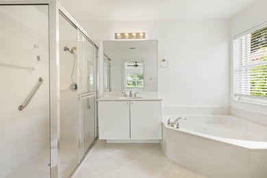Real little gem in Valencia Isles! Move in condition with - photo 35