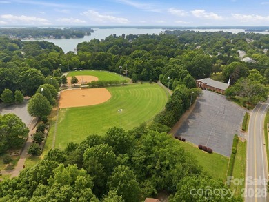 A showcase of elegance in the coveted Crown Harbor community - photo 41