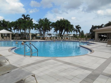 Real little gem in Valencia Isles! Move in condition with - photo 43