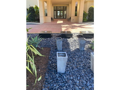Real little gem in Valencia Isles! Move in condition with - photo 50