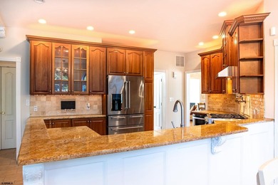- Luxury custom Victorian-style home on a quiet cul-de-sac in - photo 20