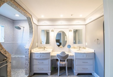 - Luxury custom Victorian-style home on a quiet cul-de-sac in - photo 37