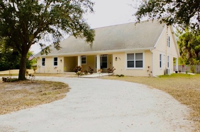 Lake Home For Sale in Bradenton, Florida