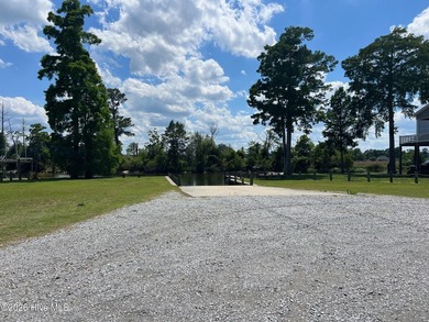 Ready to build lot in Beaufort Pointe. This lot is ideally - photo 8