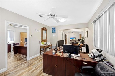 Great opportunity! Fantastic location only 8 blocks North of - photo 22