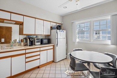 Great opportunity! Fantastic location only 8 blocks North of - photo 42