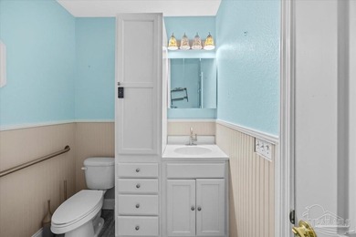 Great opportunity! Fantastic location only 8 blocks North of - photo 50