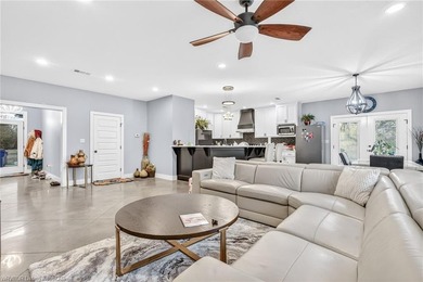 Welcome to this beautifully built 3-bedroom, 2-bathroom - photo 12