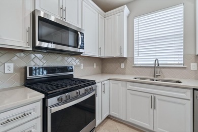 Welcome to this beautifully maintained 2 bed, 2 bath plus Den in - photo 12
