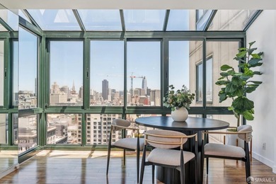 Stunning city-view residence at Daniel Burnham Court offering - photo 12