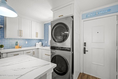 Completely reimagined 2-bedroom, 2-bathroom coastal residence - photo 5