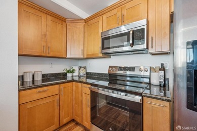 Stunning city-view residence at Daniel Burnham Court offering - photo 21