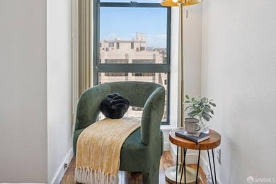 Stunning city-view residence at Daniel Burnham Court offering - photo 25