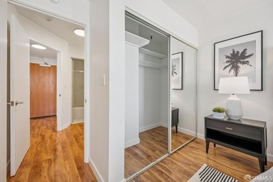 Stunning city-view residence at Daniel Burnham Court offering - photo 27
