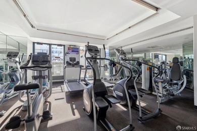 Stunning city-view residence at Daniel Burnham Court offering - photo 31