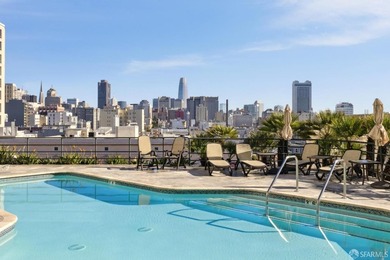 Stunning city-view residence at Daniel Burnham Court offering - photo 39