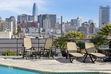 Stunning city-view residence at Daniel Burnham Court offering - photo 40