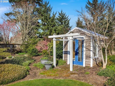 Well built and meticulously maintained, this exquisite Shamrock - photo 7