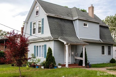 Welcome to this well maintained 3 bedroom, 1.5 bath Colonial - photo 1
