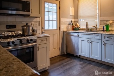 Welcome to this well maintained 3 bedroom, 1.5 bath Colonial - photo 5