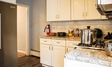 Welcome to this well maintained 3 bedroom, 1.5 bath Colonial - photo 6