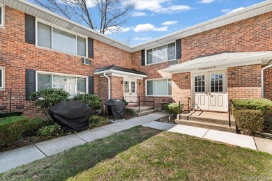 Welcome to this bright and spacious 1-bedroom co-op at The - photo 2