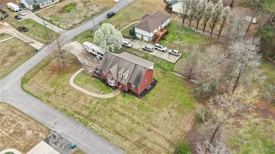 This expansive residence commands a desirable corner lot within - photo 4