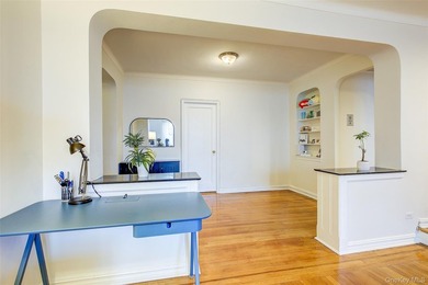 FOREST HILLS SOUTH Very sunny & spacious, 1 Bedroom / 1 Bathroom - photo 13
