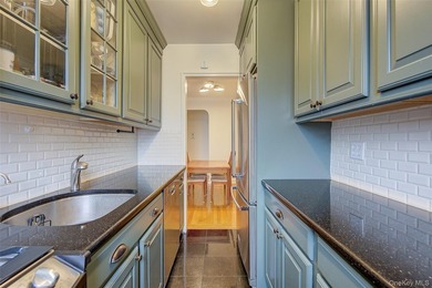 FOREST HILLS SOUTH Very sunny & spacious, 1 Bedroom / 1 Bathroom - photo 20