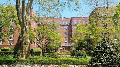 FOREST HILLS SOUTH Very sunny & spacious, 1 Bedroom / 1 Bathroom - photo 28