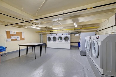 FOREST HILLS SOUTH Very sunny & spacious, 1 Bedroom / 1 Bathroom - photo 31