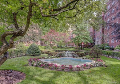 FOREST HILLS SOUTH Very sunny & spacious, 1 Bedroom / 1 Bathroom - photo 37