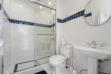 Enter this exceptional sun-filled 3BR/4BA home with thoughtful - photo 37