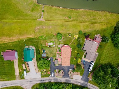 Beautiful Candlewood lakefront home! This 3 bedroom, 2 bath home - photo 15