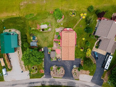 Beautiful Candlewood lakefront home! This 3 bedroom, 2 bath home - photo 16