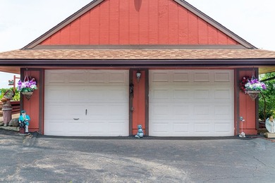 Beautiful Candlewood lakefront home! This 3 bedroom, 2 bath home - photo 18