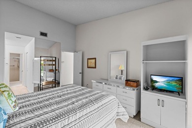 Welcome to this light and bright 2 bedroom, 2 bath townhouse - photo 18