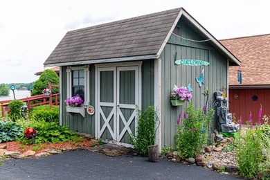 Beautiful Candlewood lakefront home! This 3 bedroom, 2 bath home - photo 25