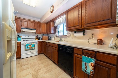Beautiful Candlewood lakefront home! This 3 bedroom, 2 bath home - photo 44