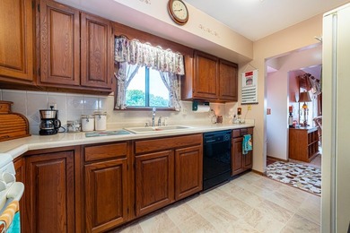 Beautiful Candlewood lakefront home! This 3 bedroom, 2 bath home - photo 47