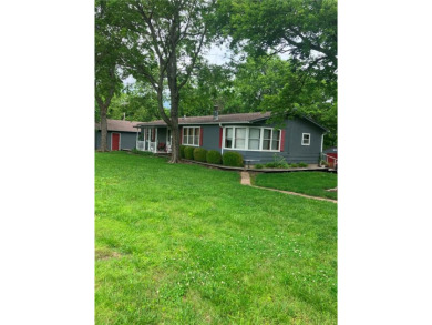 Ranch Home on 2 Corner Lots! - photo 2