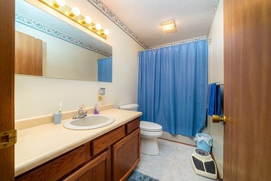 Beautiful Candlewood lakefront home! This 3 bedroom, 2 bath home - photo 48
